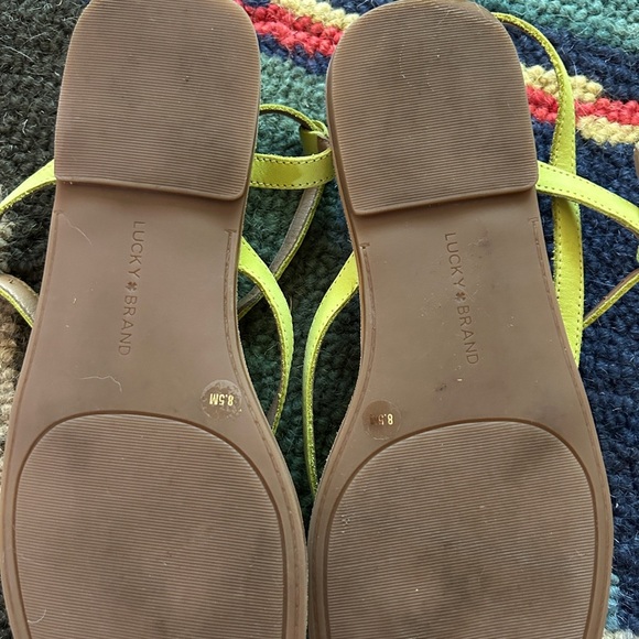 EUC Lucky Brand Chartreuse size 8.5 Women's Sandals. Ankle buckle. Pop of color! - Picture 6 of 9